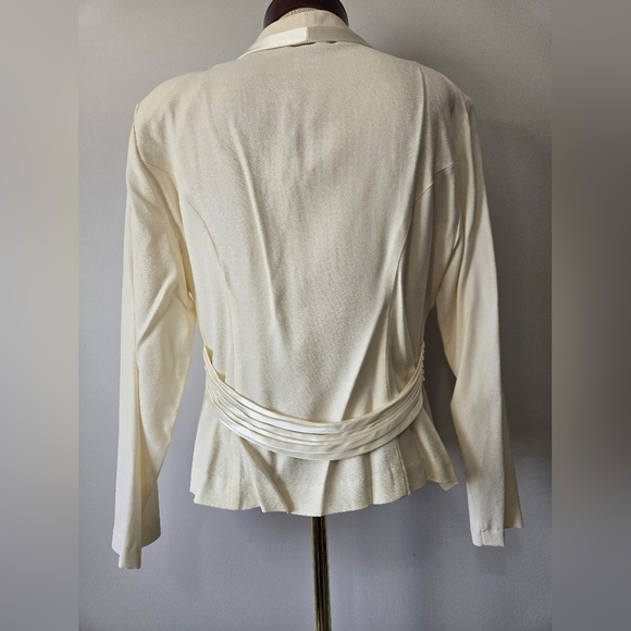Alexis Cream Women's Blazer with Satin Trim. Size 12 - Picture 5 of 13